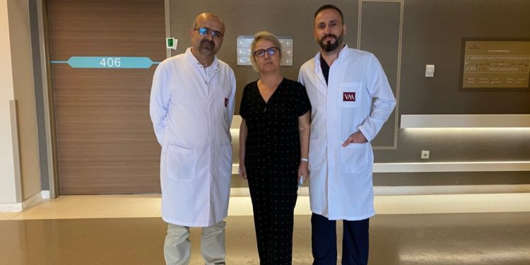 15 Santimlik Böbrek Taşlarından Kapalı Yöntemle Kurtuldu