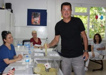 Acun Ilıcalı: “Ülkemizde fazla gerilim var, hiç de mutlu değilim”