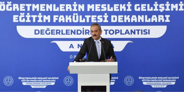 Bakan Özer, Eğitim Fakültelerinin Dekanları İle Bir Araya Geldi