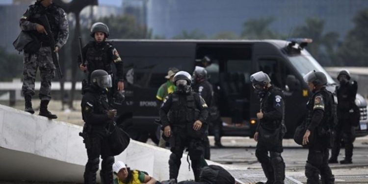 Brezilya’da üst düzey yetkililere suikast yapmayı planlayan suç örgütü çökertildi