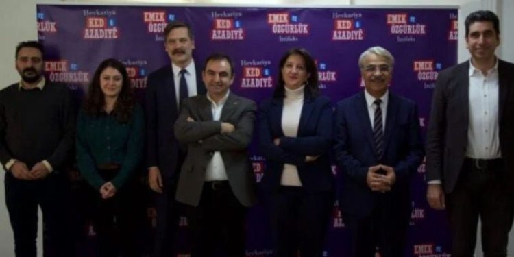 Emek ve Özgürlük İttifakı ‘aday’ çıkarmayacaklarını duyurdu:  Tek adama karşı tek aday