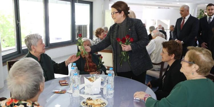 “Eylül ayında toplam 2,1 milyar TL Yaşlı ve Engelli Aylığı Yatırdık”