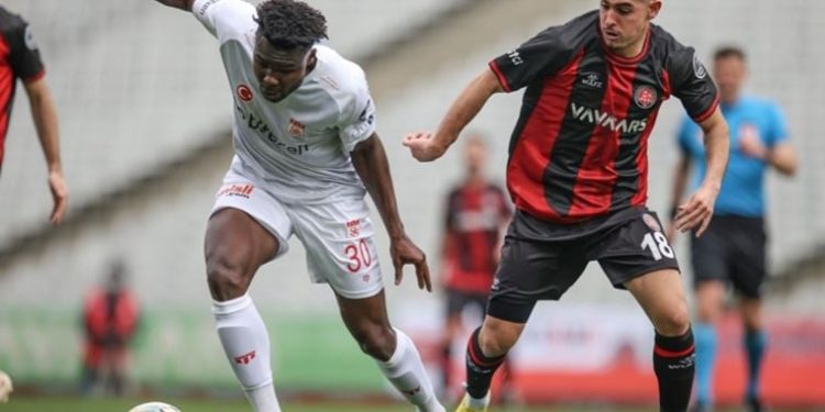 Fatih Karagümrüklü futbolcu Levent Mercan’a İtalyan kancası