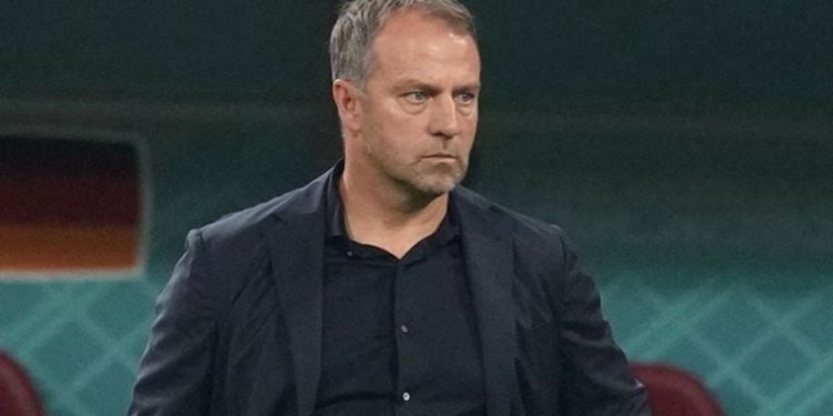 Hansi Flick’ten Mesut Özil’e övgü!