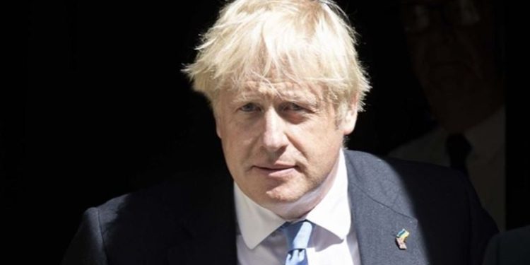 Johnson Covid-19 kısıtlamalarını ihlaliyle ilgili parlamentoyu yanılttığını kabul etti