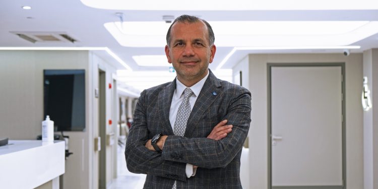 Robotik Cerrahi Hekimlere ve Hastalara Avantaj Sağlıyor