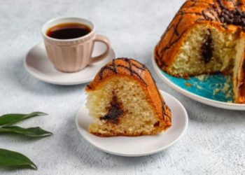 Sadece 2 malzeme! En kolay unsuz kek tarifi