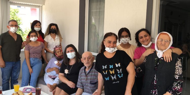 Sağlıkçılardan Huzurevi Ziyareti