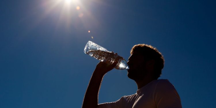 Sıcak yaz günlerinde su tüketimine dikkat