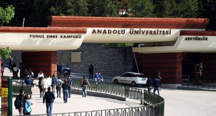 Üniversite Personeline Kıyafet Yönergesi !