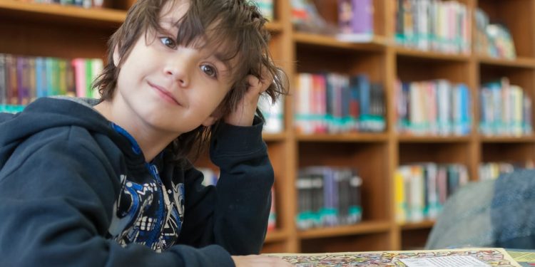 Uyaran Eksikliği Otizmle Karıştırılıyor