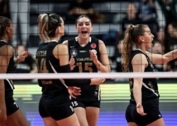Vakıfbank yarı finale yükseldi