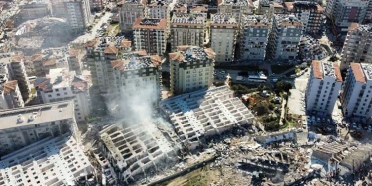 Yüzlerce kişiye mezar olan Rönesans Rezidans’ın yıkılma nedeni ortaya çıktı: Yetersiz bindirme boyu!