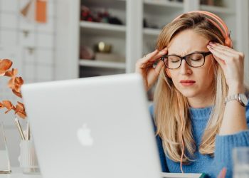 Baş Ağrısını İlaçla Gidermek Doğru Mu ?