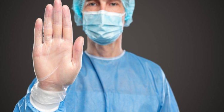 Hekimler, Yeni Şafak, Yeni Akit ve Aydınlık Gazetelerini Şikayet Etti