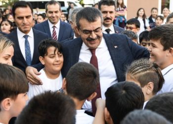 Bakan Tekin Nasrettin Hoca Ortaokulunu Ziyaret Etti