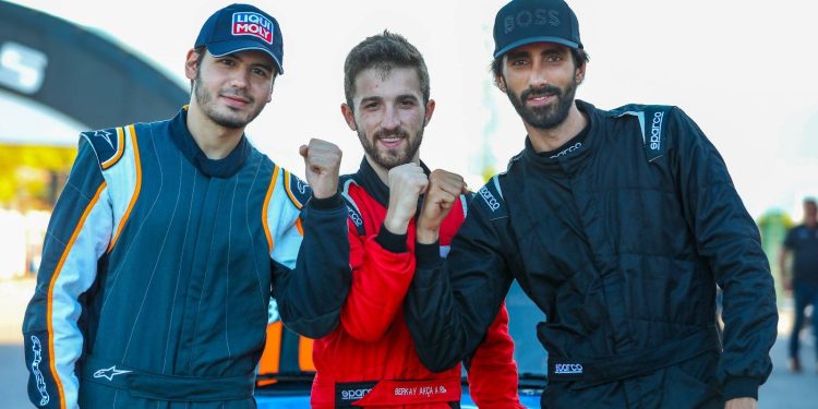 İzmirli H2K Racing Team Körfez’de kupalara ambargo koydu