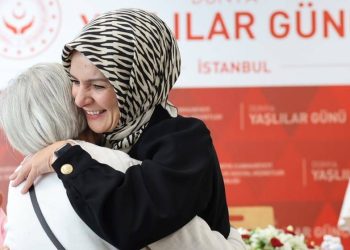 Bakan Mahinur Özdemir Göktaş, “Dedemin Marketinde Büyüdüm”