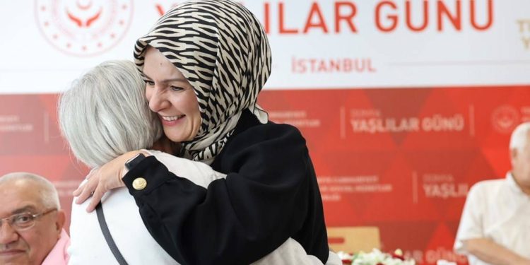 Bakan Mahinur Özdemir Göktaş, “Dedemin Marketinde Büyüdüm”