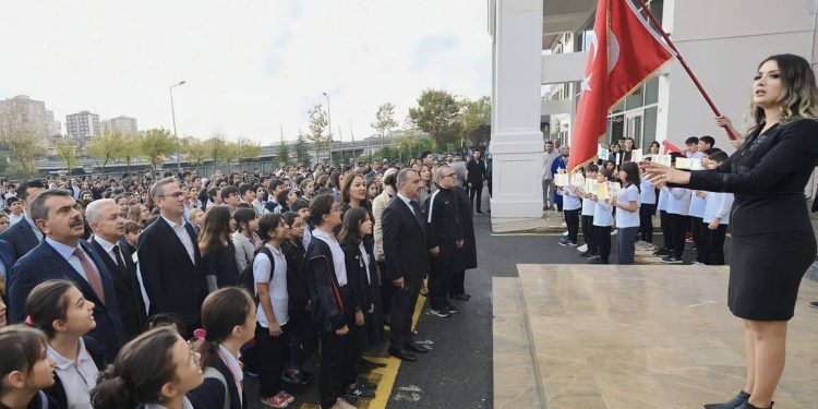 Okullarda Filistin’de Yaşamını Yitiren Çocuklar İçin 1 Dk Saygı Duruşu