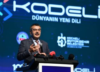 ‘Okullara akıllı tahtaları kurduk, işimiz bitti.’ demiyoruz!”