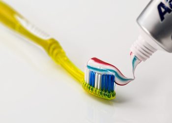 Çocuklar ve Bebeklerde Diş Macunu Seçimi Nasıl Olmalı ?