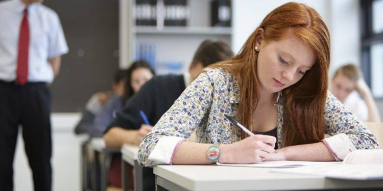 Deprem Bölgesindeki Norm Kadro Fazlası Öğretmenlerin Re’sen Atamaları 1 Yıl Ertelenmeli