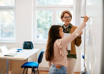 Öğretmen Yer Değişikliği Kılavuzunda ‘Hizmet Alanı’ Kısıtlaması Kalkmalı